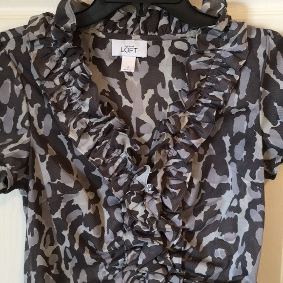 LOFT Ruffle Front Gray Top closet clean out!💕 - Picture 4 of 8